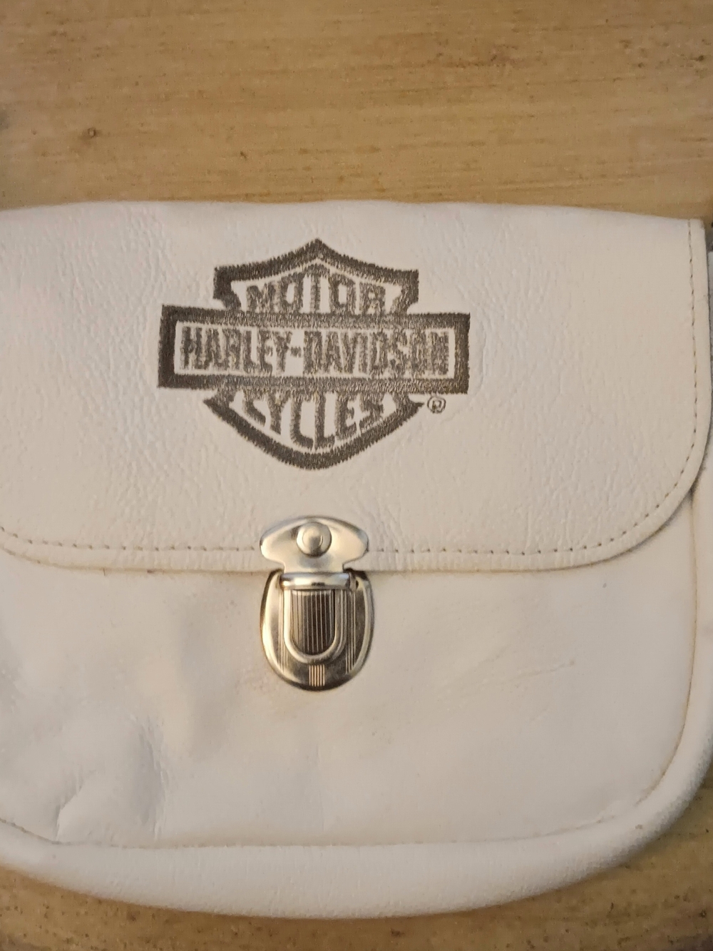 Harley-Davidson White Leather Hip Purse with Branded Shield. Inside Pocket.